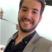 disciplinado, buena persona, eficiente. A niños y adolescentes